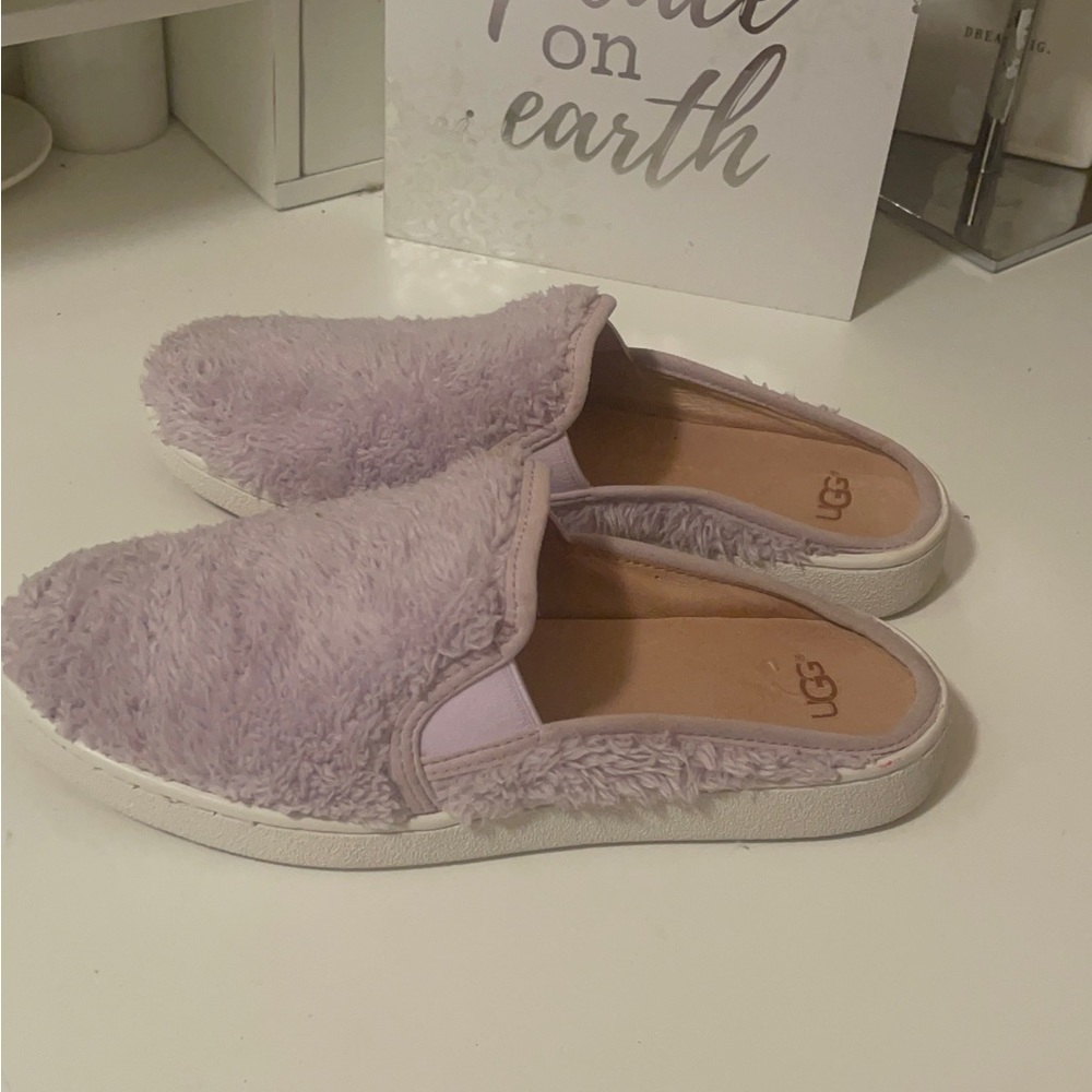 Uggs light purple mules soft and chic